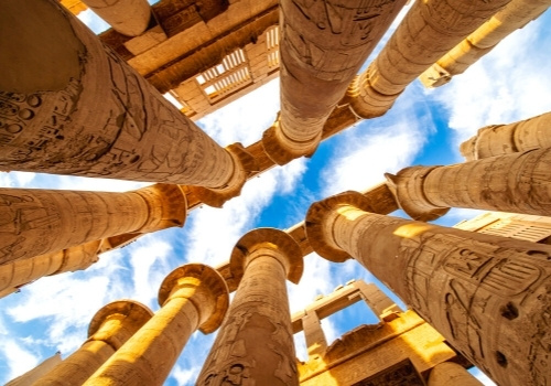 Luxor und eindrucksvolle Säulen in der Tempelanlage beim Ausflug entdecken
