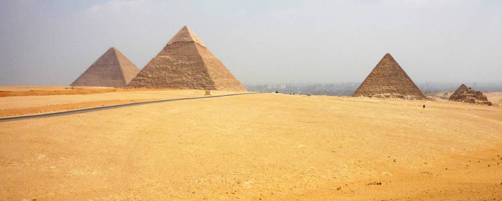 Die großen Pyramiden nahe zu Kairo