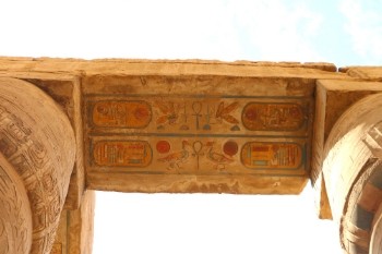 Malereien in den Tempeln in Luxor