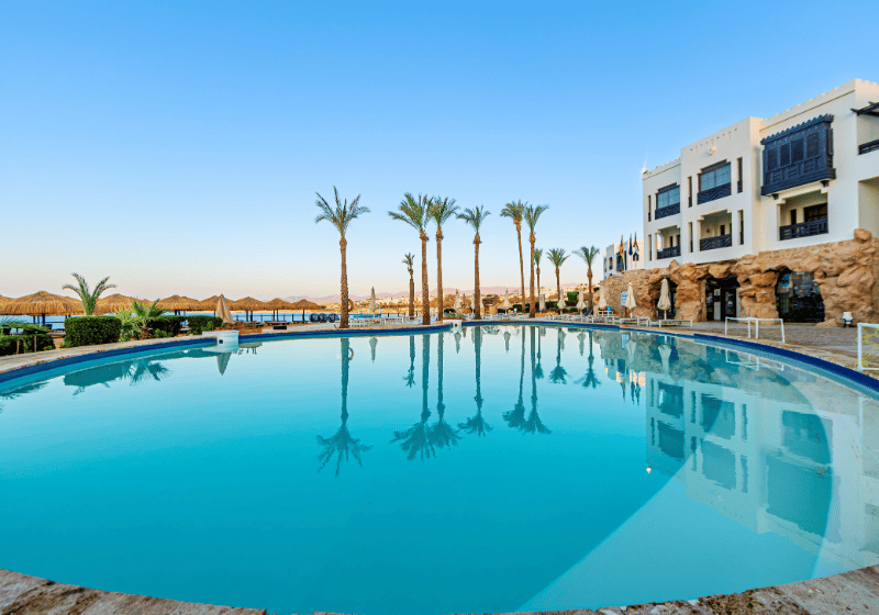 Die traumhafte Poolanlage des Sharm Plaza und das hauseigene Riff machen es zu einem der beliebtesten All-Inclusive Hotels in Sharm El Sheikh