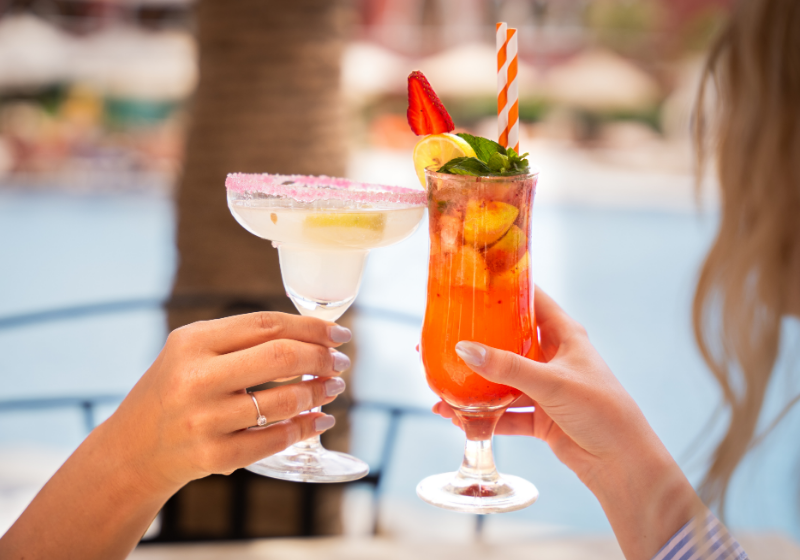 Genieße Cocktails in deinem ersten Urlaub in Hurghada