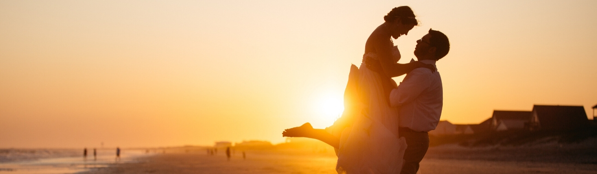 Urlaub schenken zum Valentinstag mit günstigen Angeboten