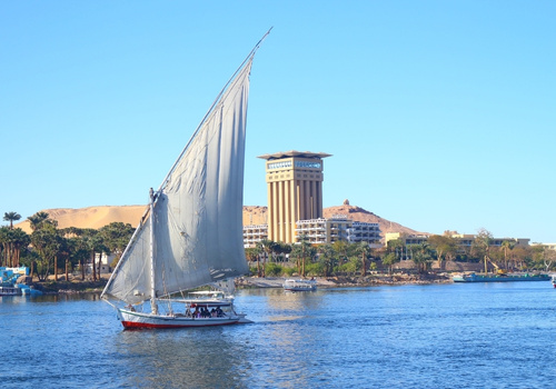 Feluken am Nil bei einer Kreuzfahrt