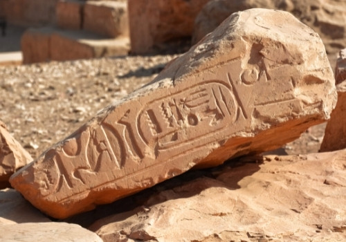 Ruinen des Abydos-Tempels bei einem Ausflug entdecken