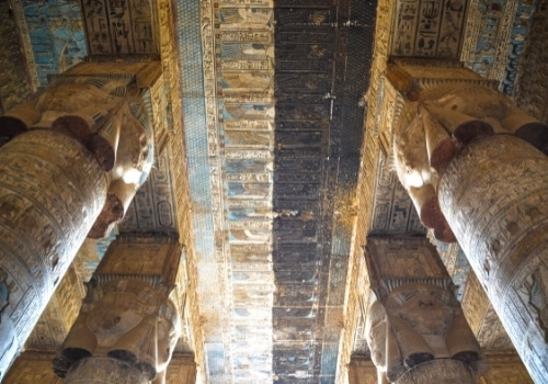 Innendecke des Hathor Tempel bei einem Ausflug in Ägypten entdecken