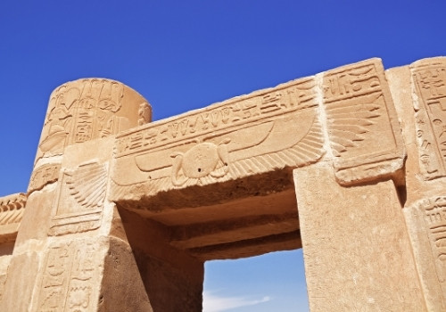 Tolle Bauten mit Hieroglyphen am Philae Tempel in Ägypten