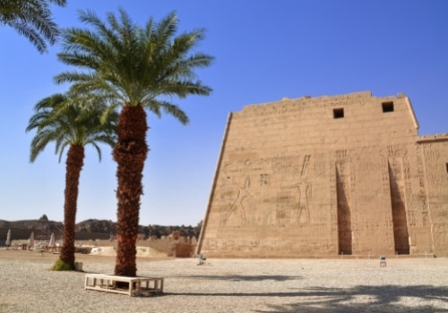 Außenansicht der Ramses Tempelanlage in Ägypten