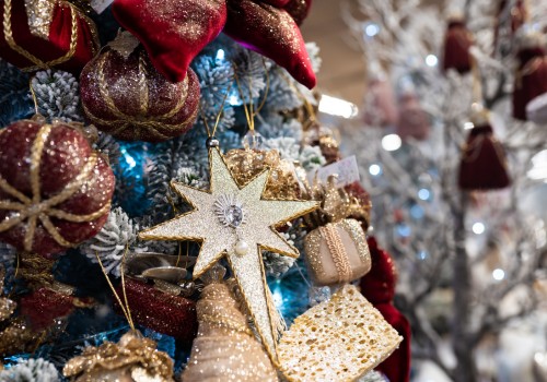 Geschmückter Weihnachtsbaum beim ägyptischen Weihnachtsfest